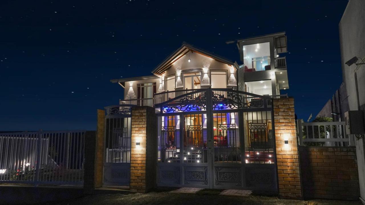 Twin Villa Red Νουβάρα Ελίγια Εξωτερικό φωτογραφία