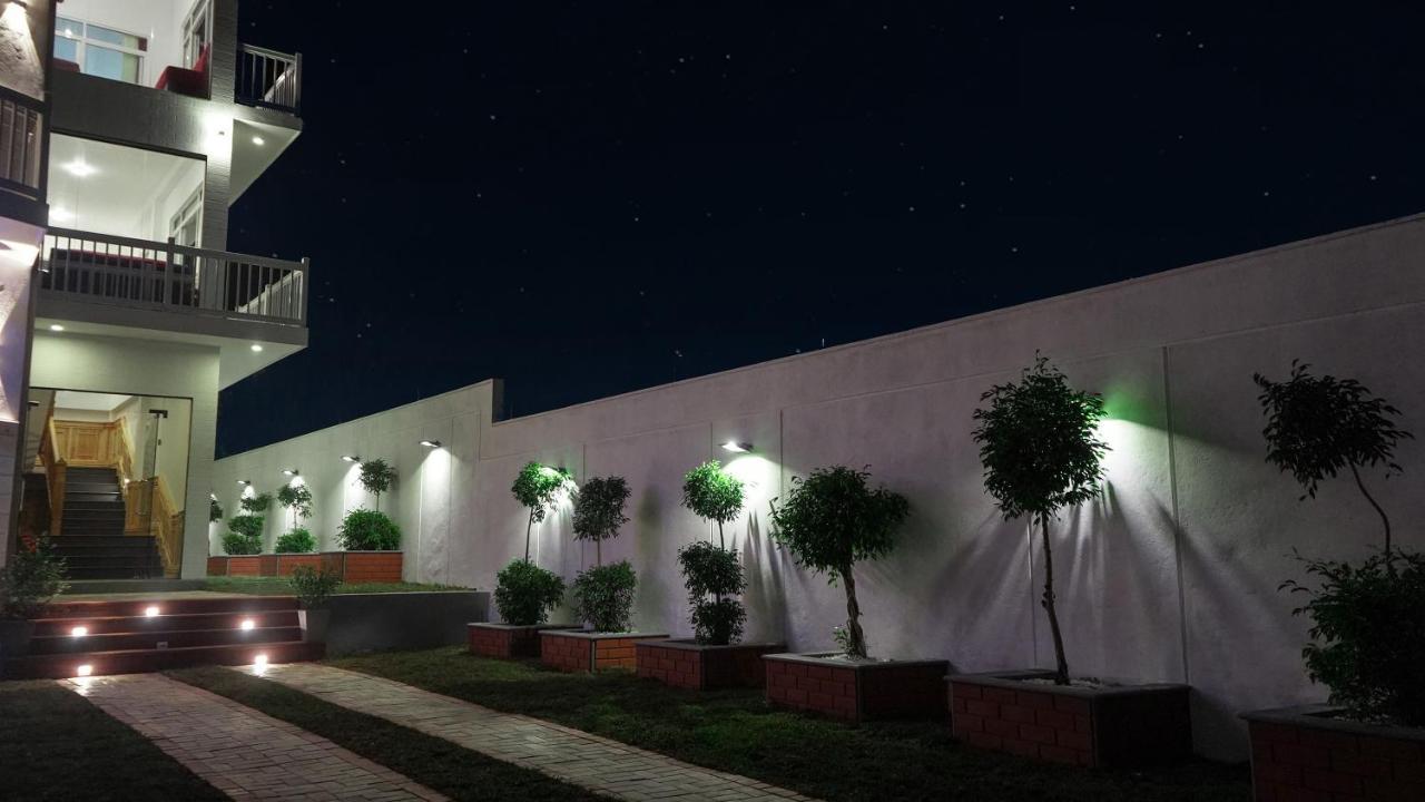 Twin Villa Red Νουβάρα Ελίγια Εξωτερικό φωτογραφία