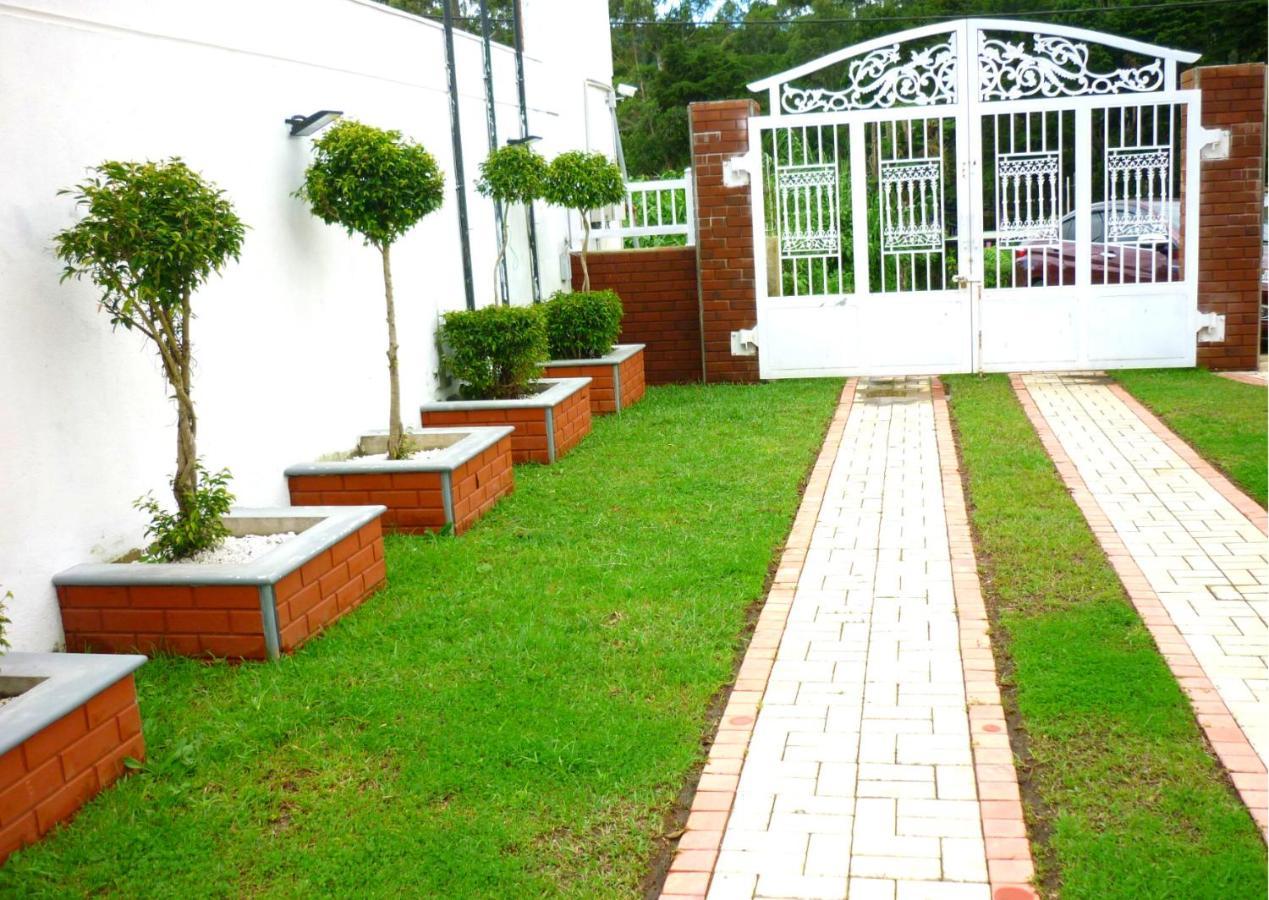 Twin Villa Red Νουβάρα Ελίγια Εξωτερικό φωτογραφία