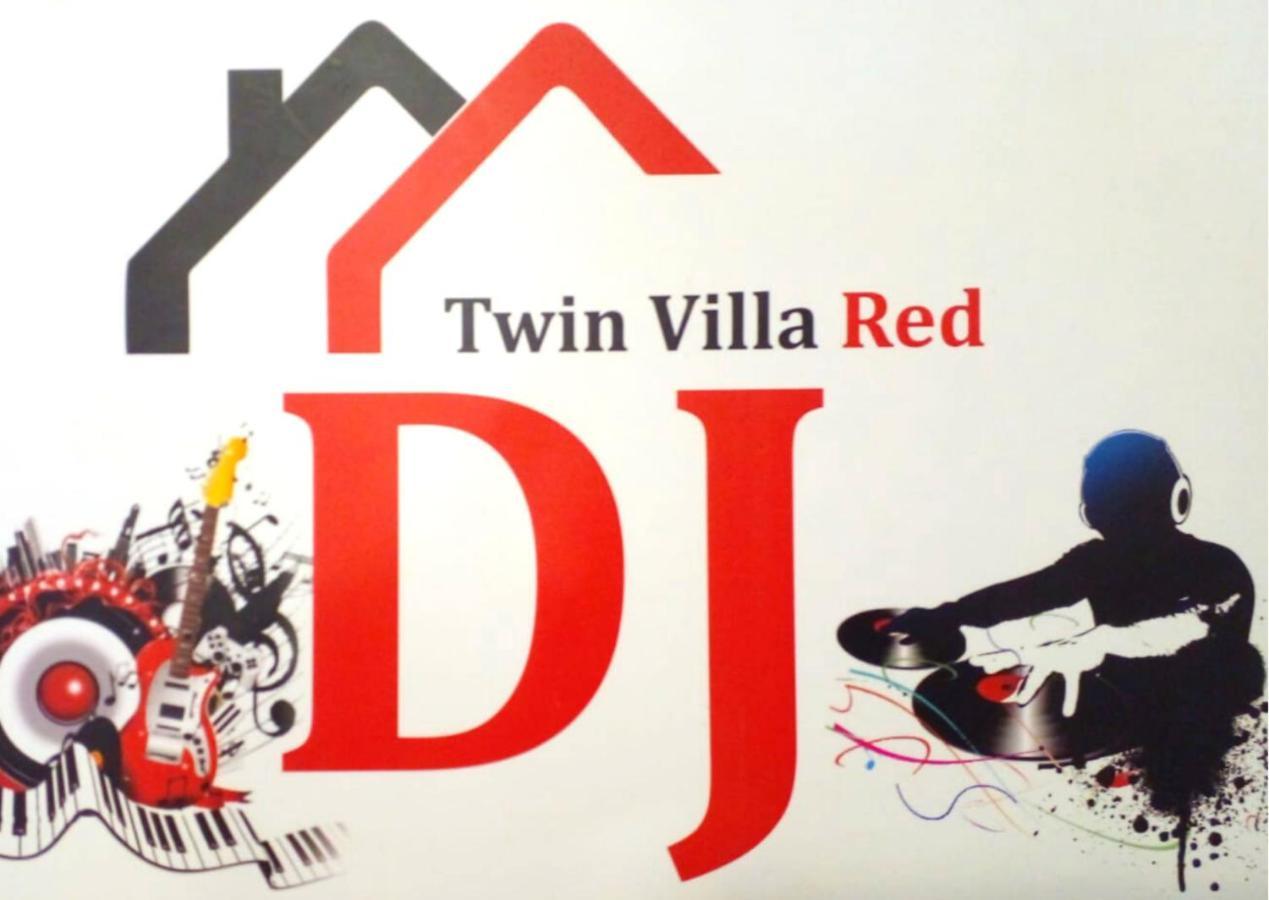 Twin Villa Red Νουβάρα Ελίγια Εξωτερικό φωτογραφία