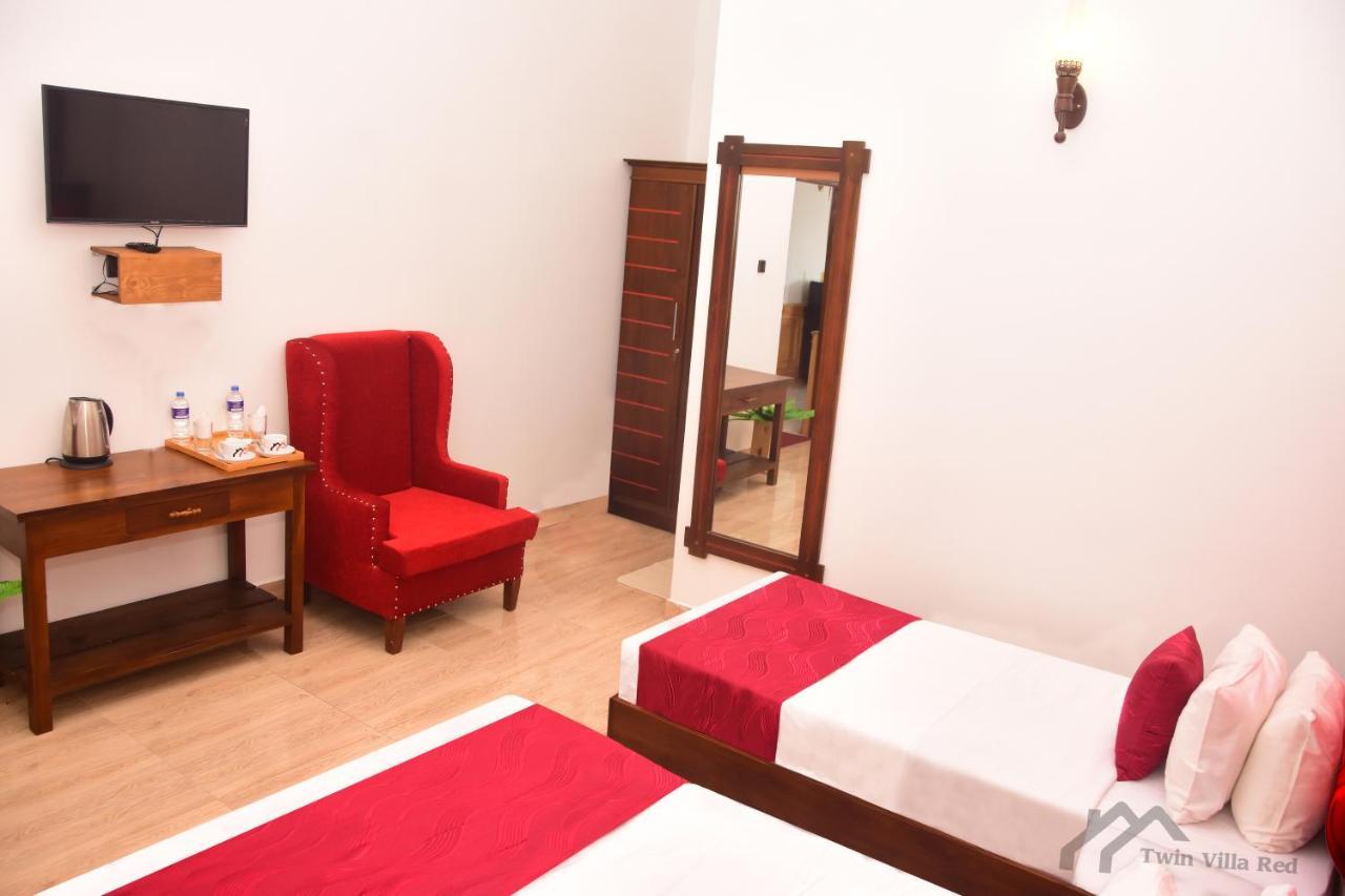 Twin Villa Red Νουβάρα Ελίγια Εξωτερικό φωτογραφία