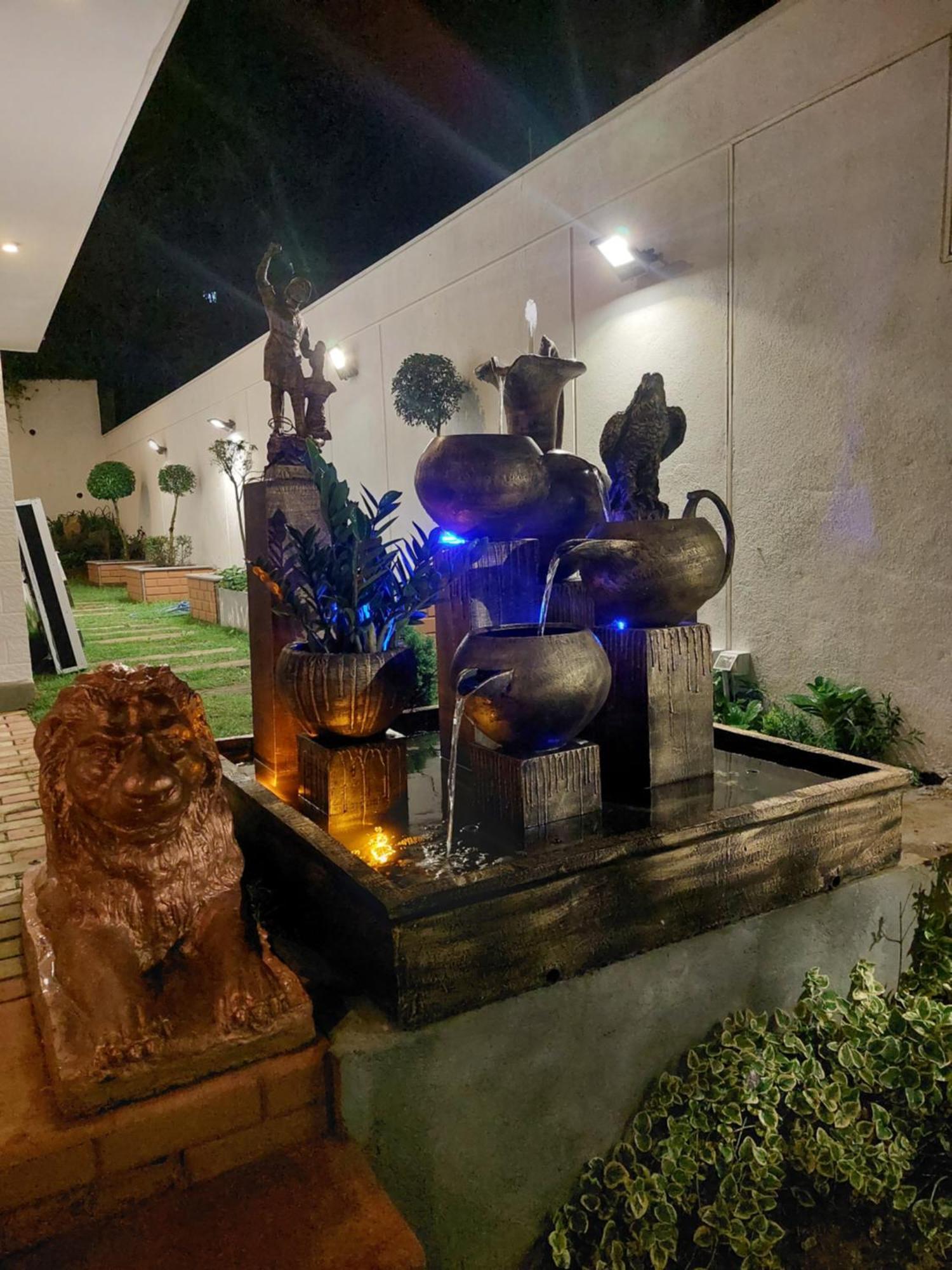 Twin Villa Red Νουβάρα Ελίγια Εξωτερικό φωτογραφία