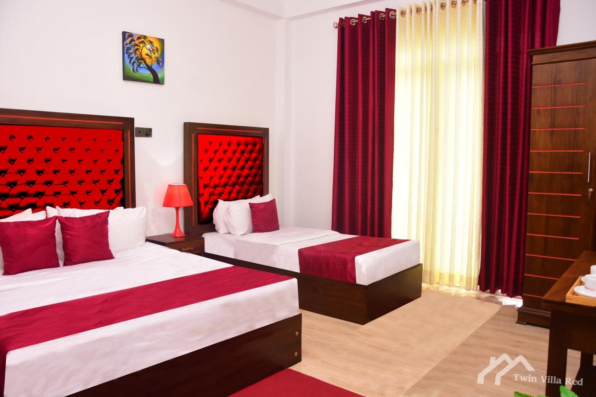 Twin Villa Red Νουβάρα Ελίγια Εξωτερικό φωτογραφία